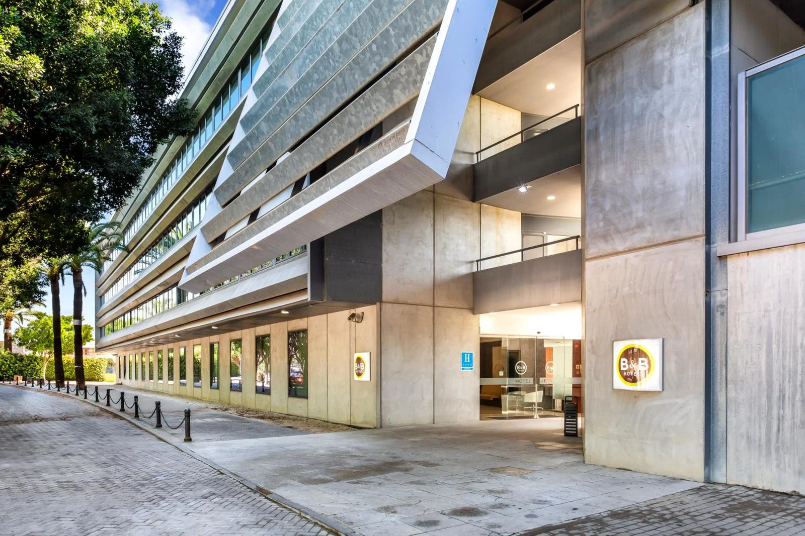 B&B Hotel Jerez exterior inside Estadio Chapín